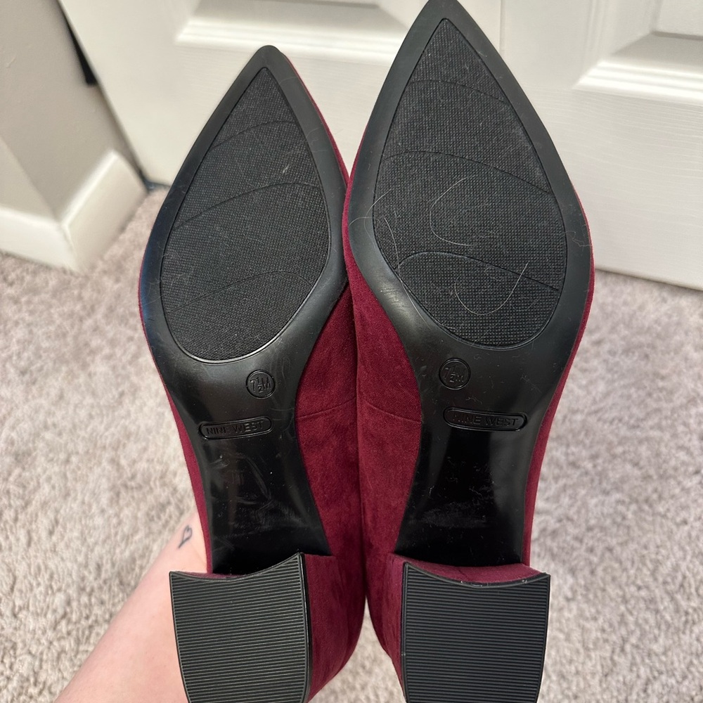 Nine West Women's Burgundy Pumps - Picture 3 of 3